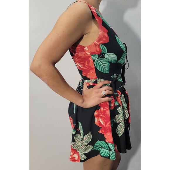 Women's Short Romper Jumpsuit Black/Red/Green Rose Rose Print V Neck Lace Up Med - Picture 3 of 3
